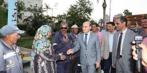 محافظ كفرالشيخ يصطحب رجال النظافة خلال تفقده أعمال تطوير مشتل التشجير بالوحدة المحلية ـ اعرف كورة