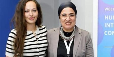 طالبة بالجامعة الألمانية الدولية تصمم الهوية البصرية لمؤتمر دولي عن المرأة في العلوم والاستدامة ـ اعرف كورة