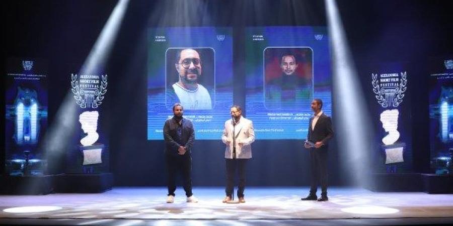 إهداء درع مهرجان الإسكندرية للفيلم القصير إلى الدكتور يوسف العميري - اعرف كورة