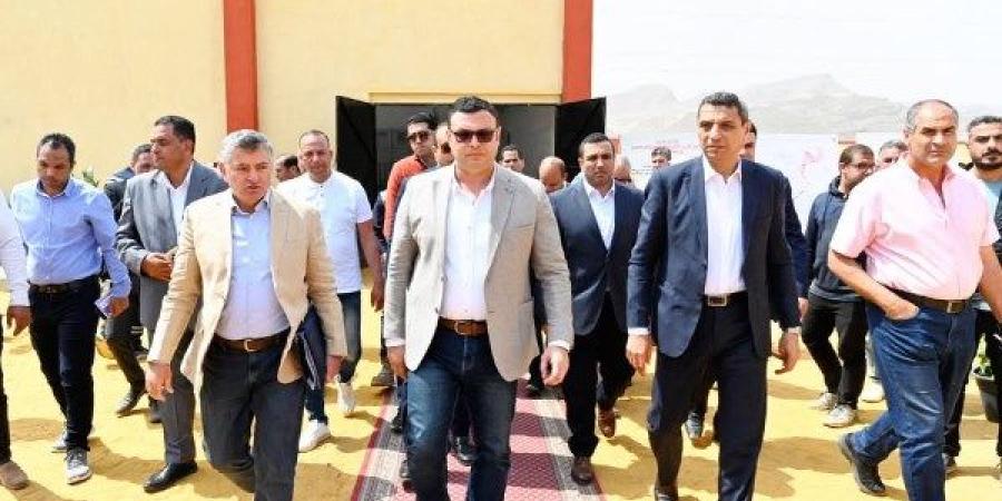 وزير الإسكان ومحافظ السويس يتفقدان مشروع رافع مياه السخنة - اعرف كورة