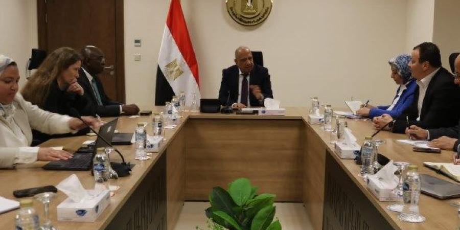 وزير الكهرباء يبحث مع وفد التمويل الدولية “iFC ” التعاون  فى الطاقة المتجددة - اعرف كورة