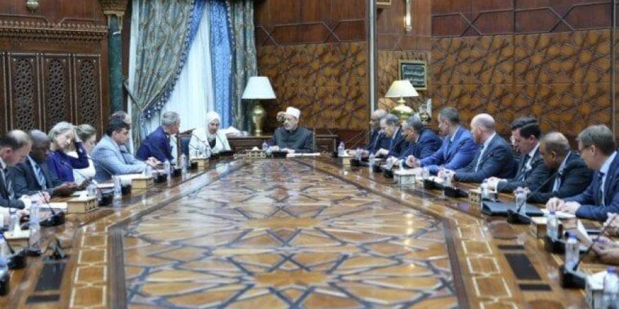 أحمد الطيب يستقبل وفد الكلية الملكية البريطانية ويؤكد: السلام والتفاهم رسالة الأزهر - اعرف كورة