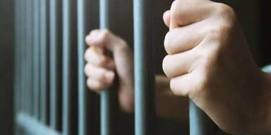 حبس عاطلين 4 أيام لحيازتهما 120 طربة حشيش وأسلحة نارية بإيتاي البارود - اعرف كورة