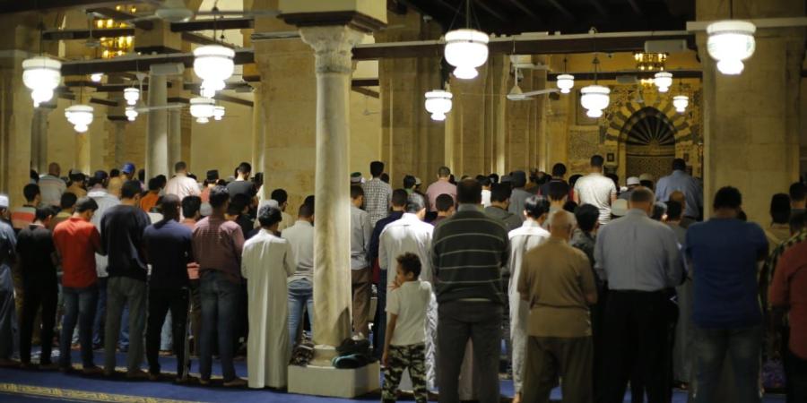«أَلَيْسَ اللَّهُ بِأَحْكَمِ الْحَاكِمِينَ».. حكم قول «بلى» داخل الصلاة أو خارجها | دار الإفتاء تجيب - اعرف كورة