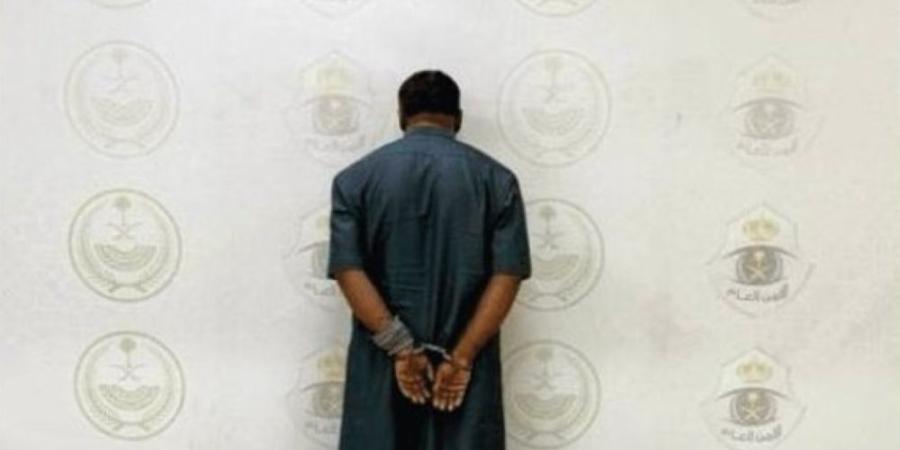 ضبط مقيم لارتكابه نصب واحتيال بنشر إعلانات لحملات حج وهمية ـ اعرف كورة
