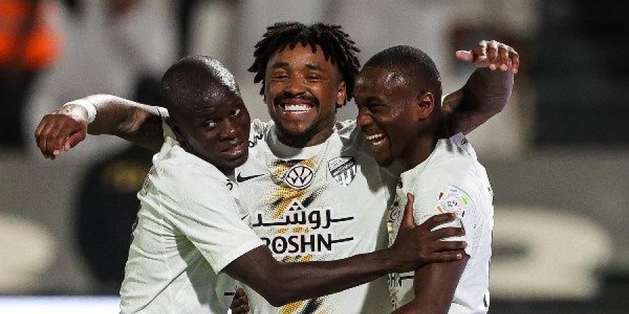 الاتحاد يحسم كلاسيكو الدوري السعودي بثلاثية في مرمى الشباب - اعرف كورة