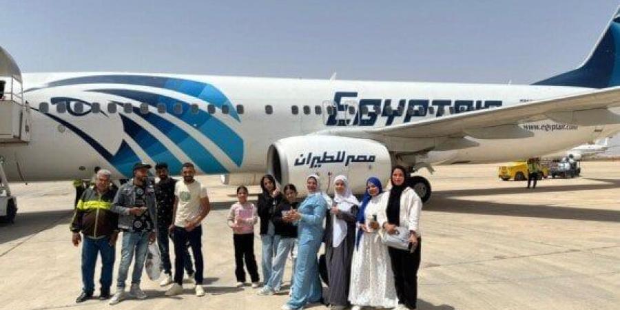 عودة 71 مصريا من ليبيا تنفيذا لتوجيهات الرئيس عبد الفتاح السيسي - اعرف كورة