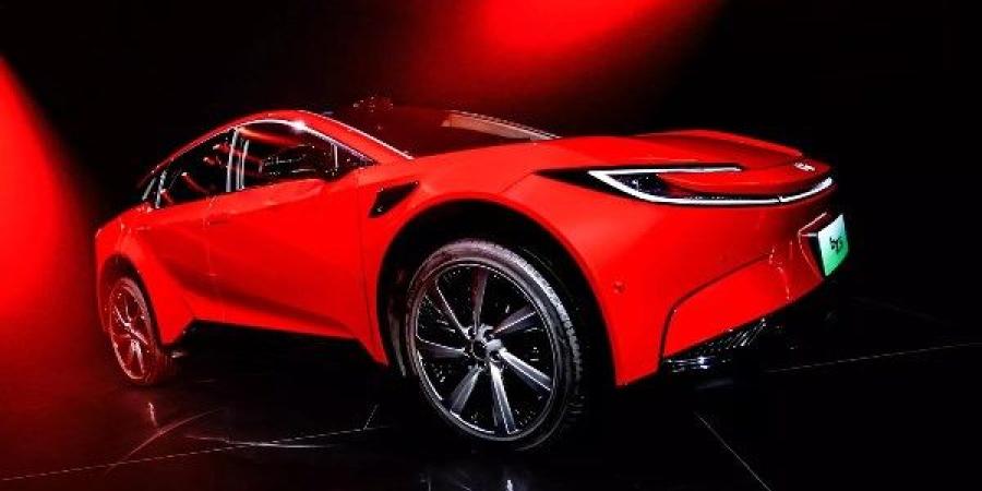 تويوتا تكشف النقاب عن bZ5 الكهربائية.. كم سعرها؟ - اعرف كورة