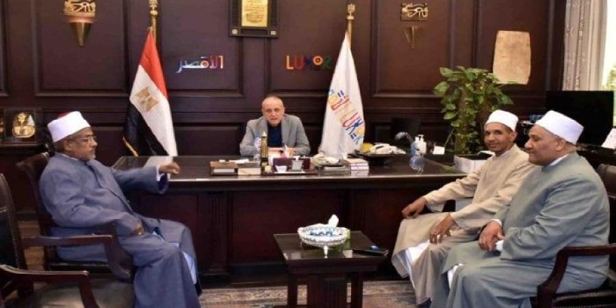 محافظ الأقصر يستقبل أعضاء مبادرة «ومَن أحياها» لمواجهة الخصومات الثأريَّة - اعرف كورة