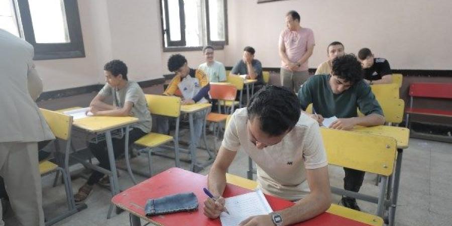 وكيل الأزهر يشكّل لجنة عاجلة لفحص شكاوى طلاب الثانوية علمي من امتحان الفيزياء - اعرف كورة