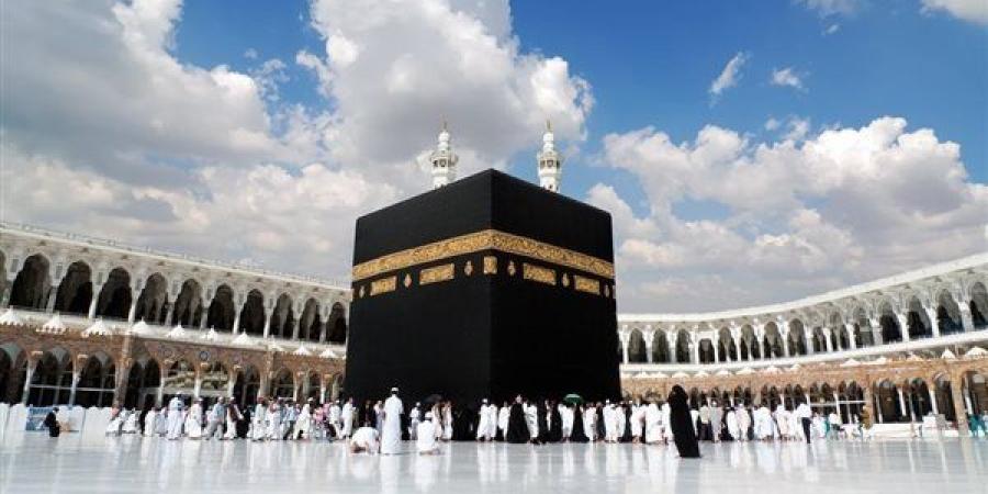 لمست الكعبة أثناء الإحرام ويدي تعطرت فما الحكم؟.. عضو بمركز الأزهر تجيب ـ اعرف كورة