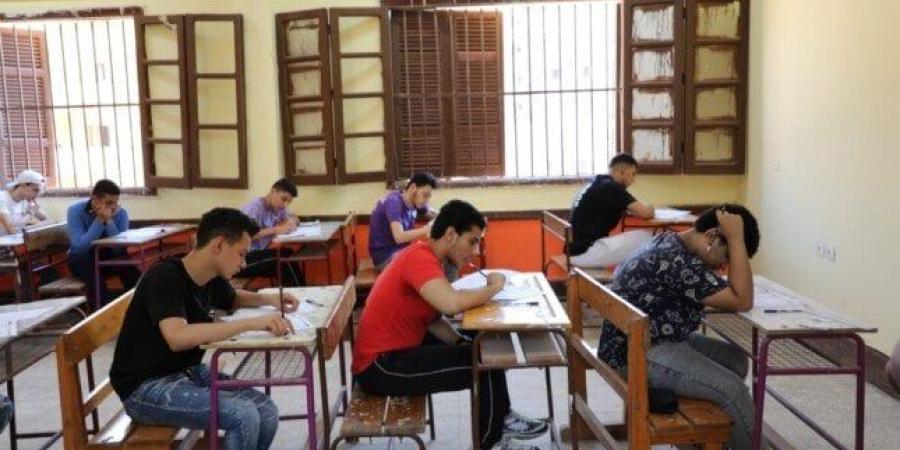 فاضل كام مادة؟.. جدول امتحانات الثانوية العامة 2025 «علمي - أدبي» - اعرف كورة
