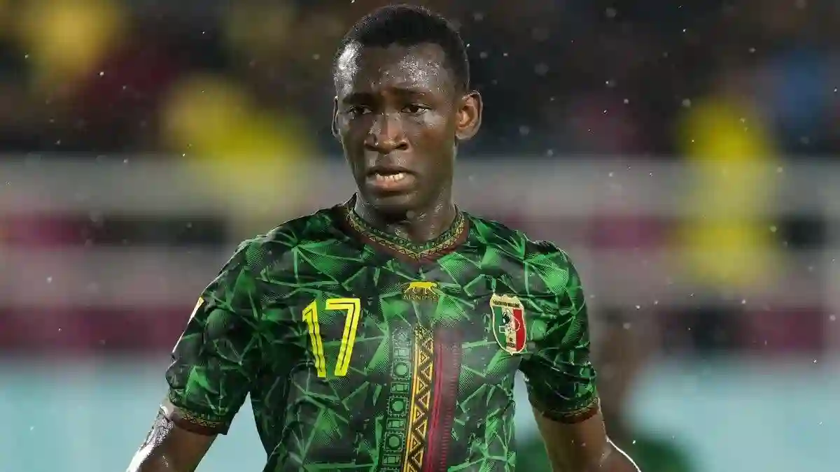 «نجم شاب يكشف عن أسرار تطوره في الاتحاد وتأثير الأسماء الكبيرة على مسيرته المستقبلية»