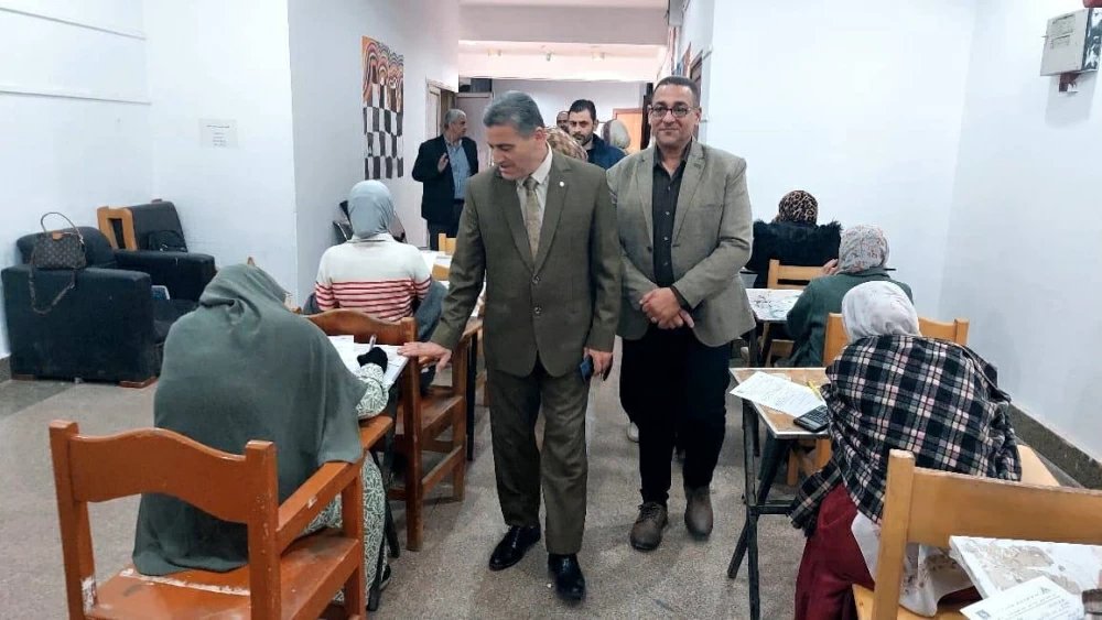 «جولة تفقدية لنائب رئيس جامعة بنها في امتحانات الفصل الدراسي الأول بكلية الفنون التطبيقية»