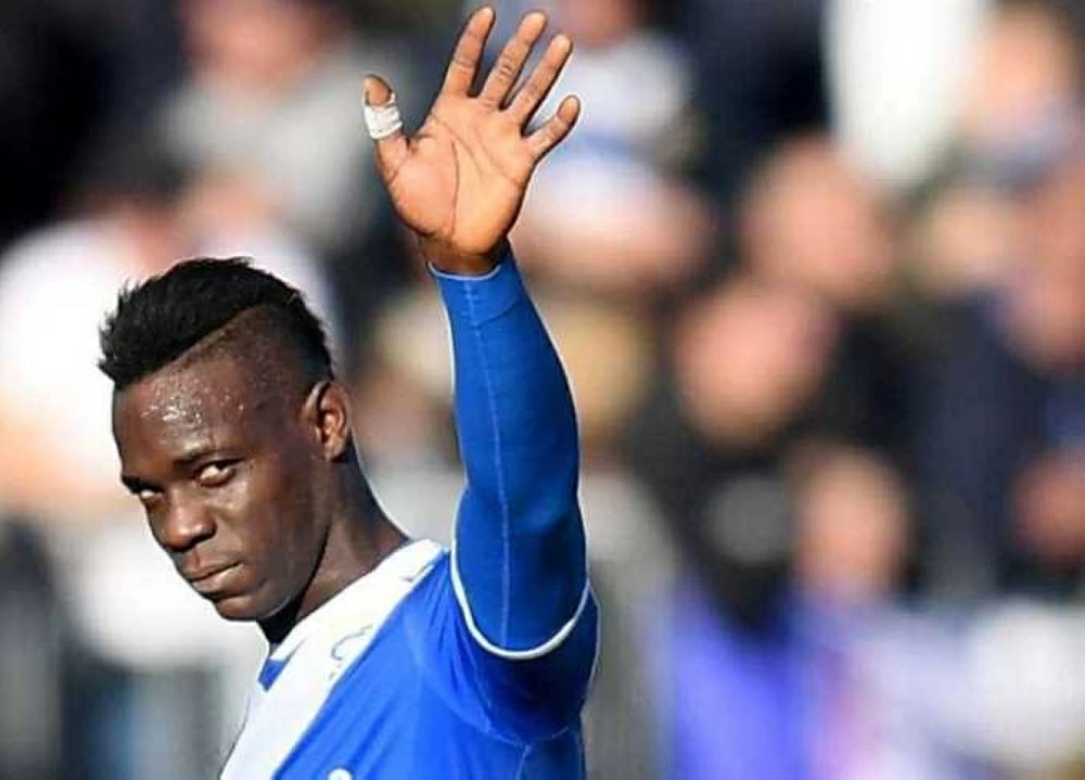 «نجوم الكالتشيو يتطلعون إلى الدوري السعودي»