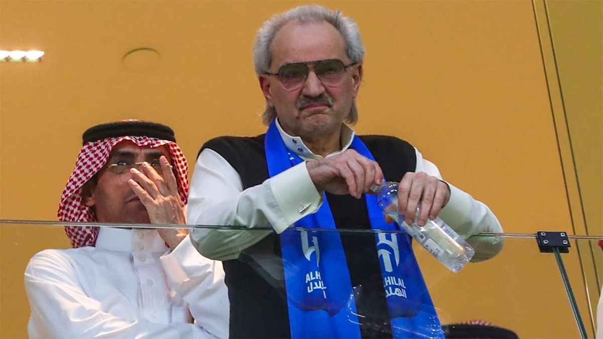 «صفقة تاريخية» الوليد بن طلال يقترب من الاستحواذ الكامل على نادي الهلال