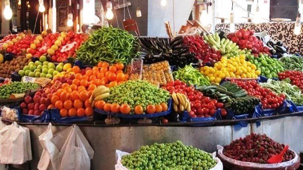 «أسعار جديدة للخضراوات والفاكهة في أسوان ليوم الأحد 21-12-2025»