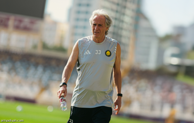 «تحليل التجارب الإدارية: جيسوس يقود نقاشات مثمرة»