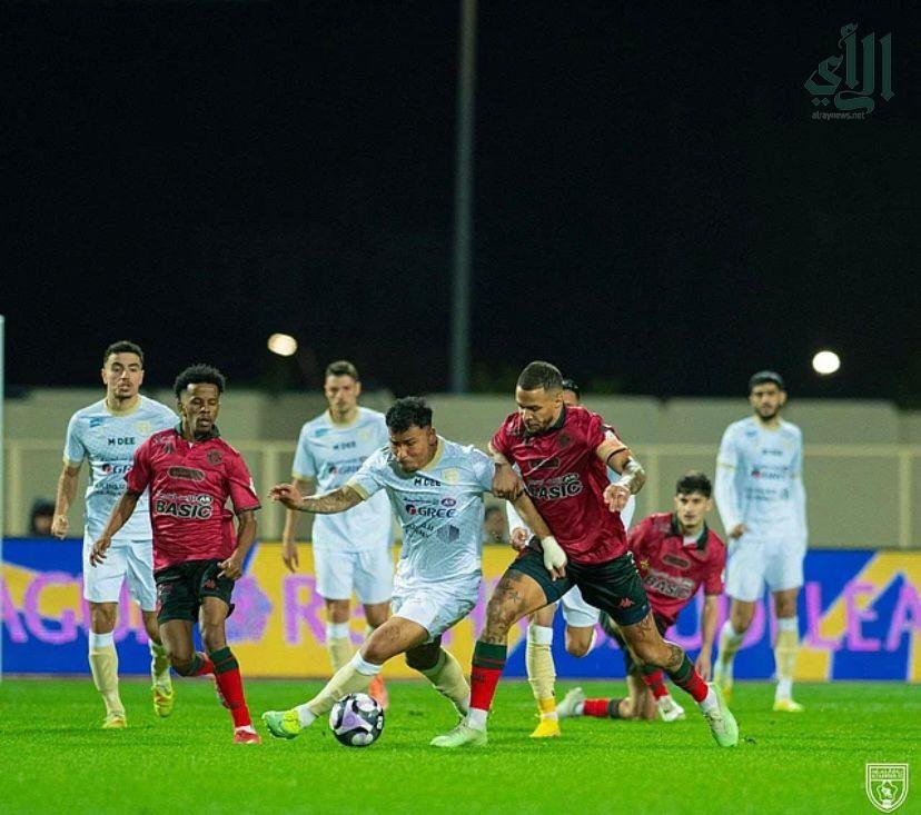 «العزيمة تفرض نفسها في دوري روشن للمحترفين: التعاون يتفوق على الخلود بثنائية»