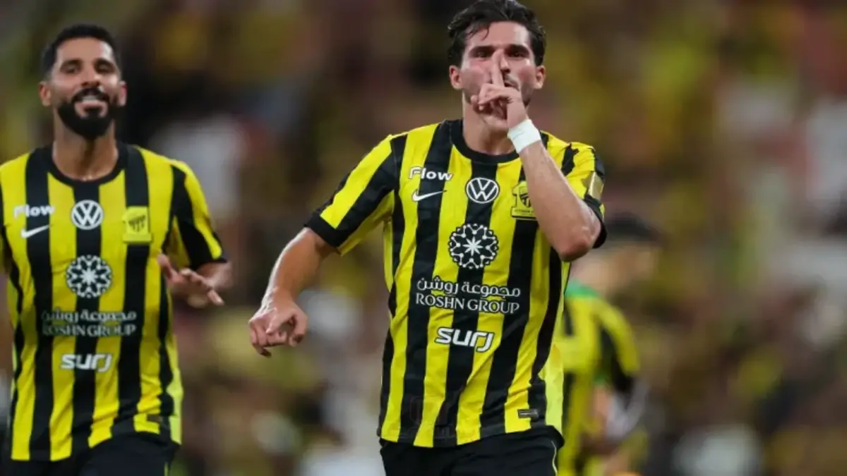 «كن مع الحدث» ترددات القنوات الناقلة لمواجهة الاتحاد والشباب في دوري المحترفين السعودي 2026