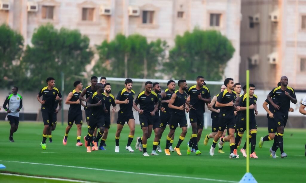 «إدارة الاتحاد تتحرك بخطوة مفاجئة لخطف صفقة الهلال»