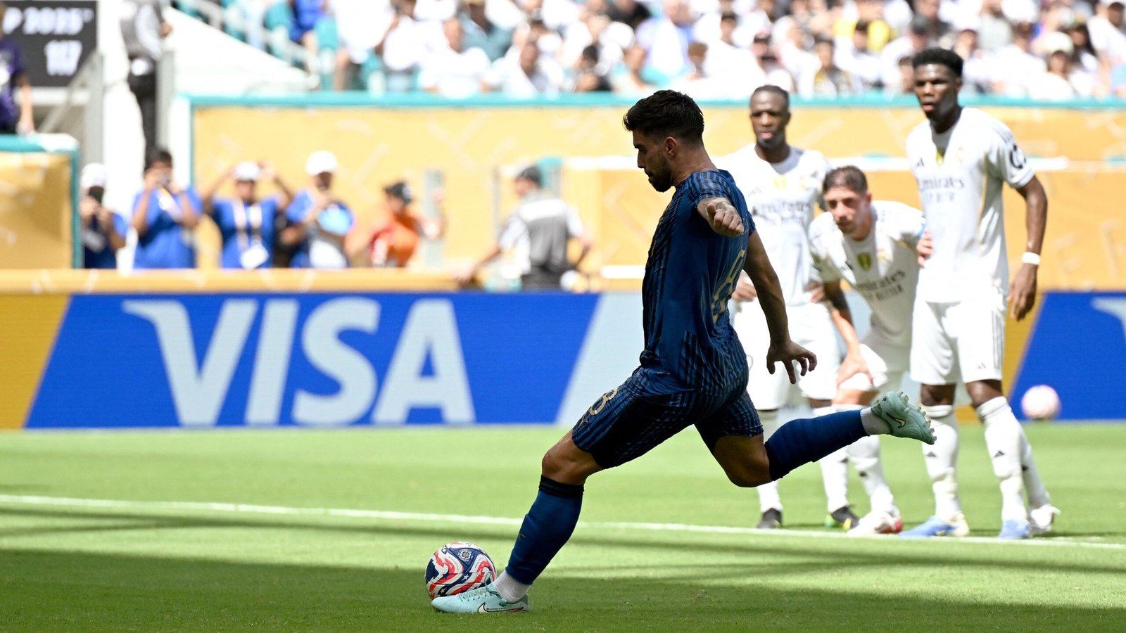 «صفقة ضخمة في الأفق» ريال مدريد يسعى لضم روبن نيفيش بشرط مُحدد