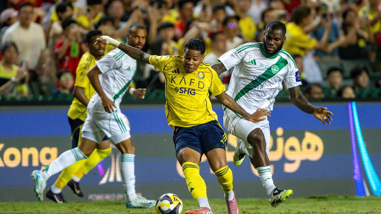 «نصر جديد في أفق ويسلي، ومهاجم الأخدود يتكبد ثمن تهور العقيدي»