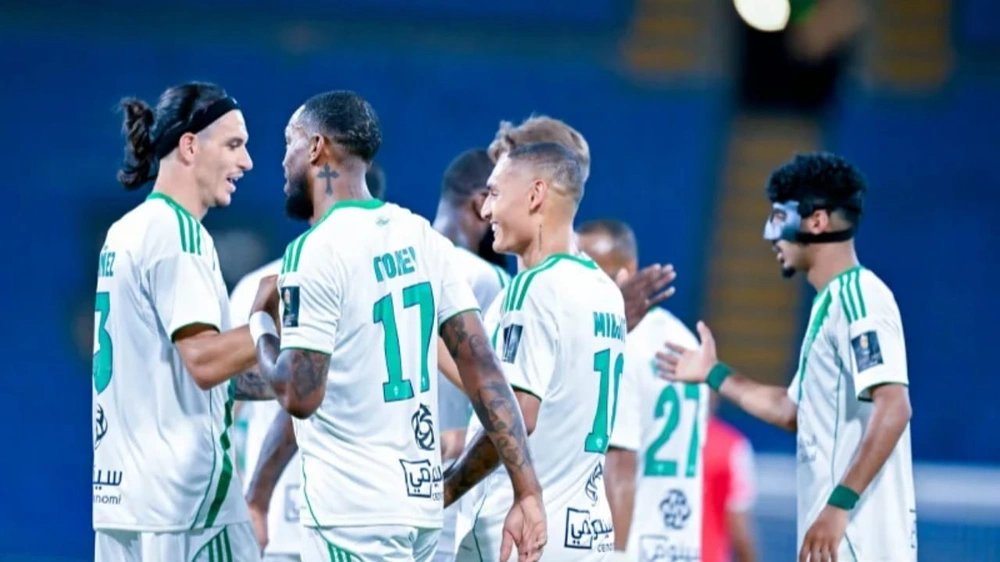 «غياب مؤثر» الأهلي يخسر أربعة لاعبين قبل مواجهة الفتح في دوري روشن