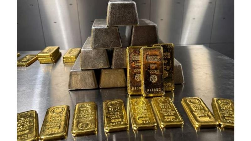 «صعود الذهب العالمية مع استقرار الفضة عقب ارتفاع قياسي»