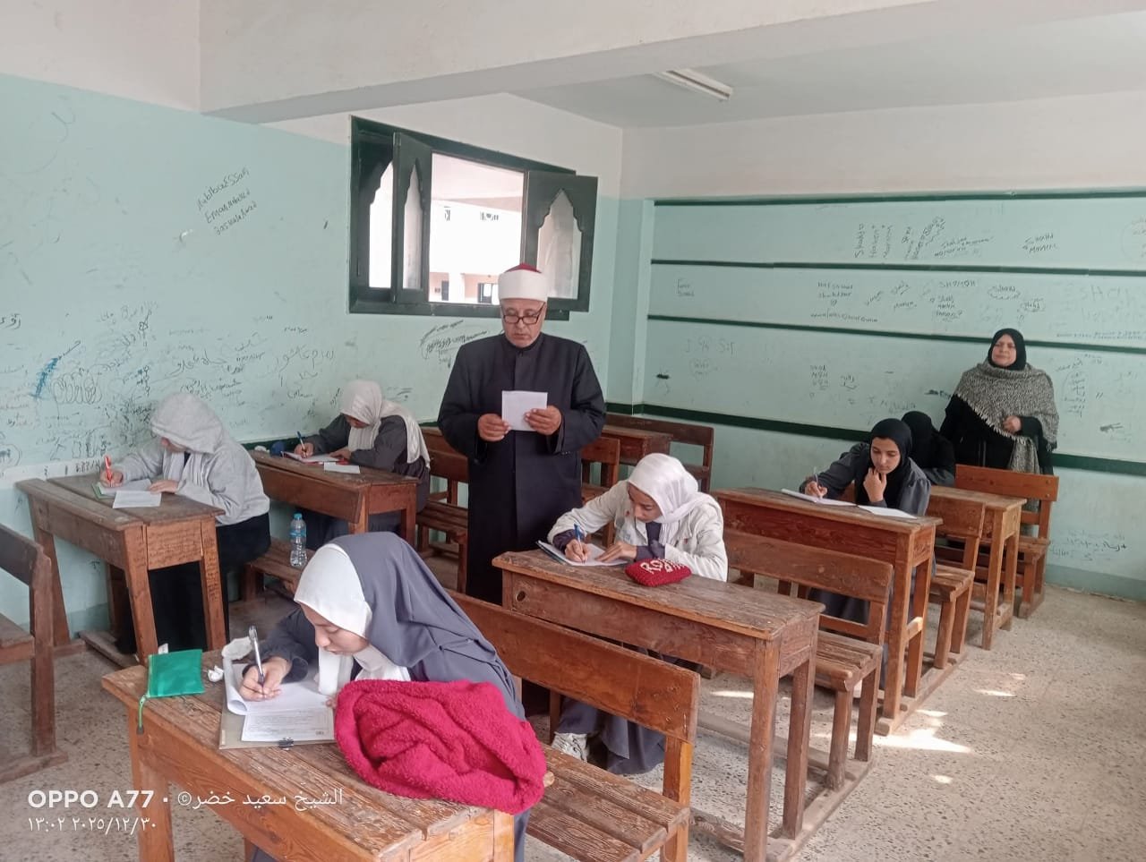 «تفقد رئيس القليوبية الأزهرية لامتحانات الطلاب يؤكد على أهمية التصحيح الفوري»