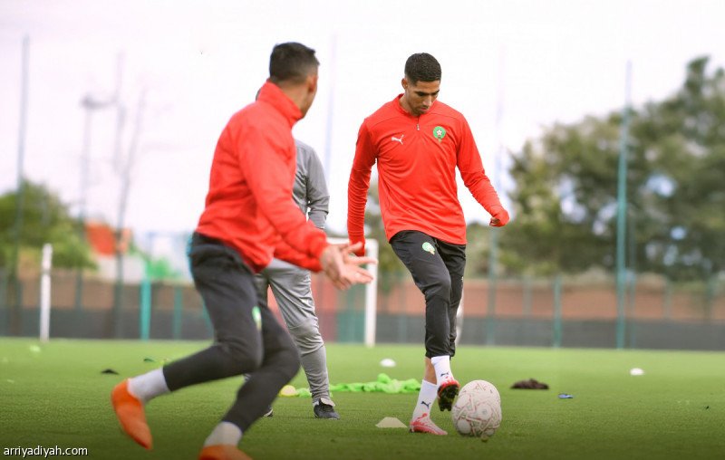 «ضغوط الإعلام تعزز عزيمة حكيمي في قيادة المغرب نحو قمة كأس أمم أفريقيا»