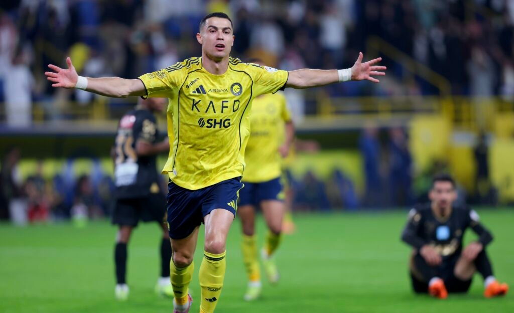 «رسالة مؤثرة من والدة رونالدو تثير الجدل حول عودته المحتملة إلى سبورتنج لشبونة»