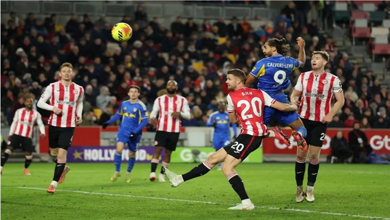 «مواجهة مثيرة في كأس الرابطة: مانشستر سيتي يتحدى برينتفورد والقنوات الناقلة»