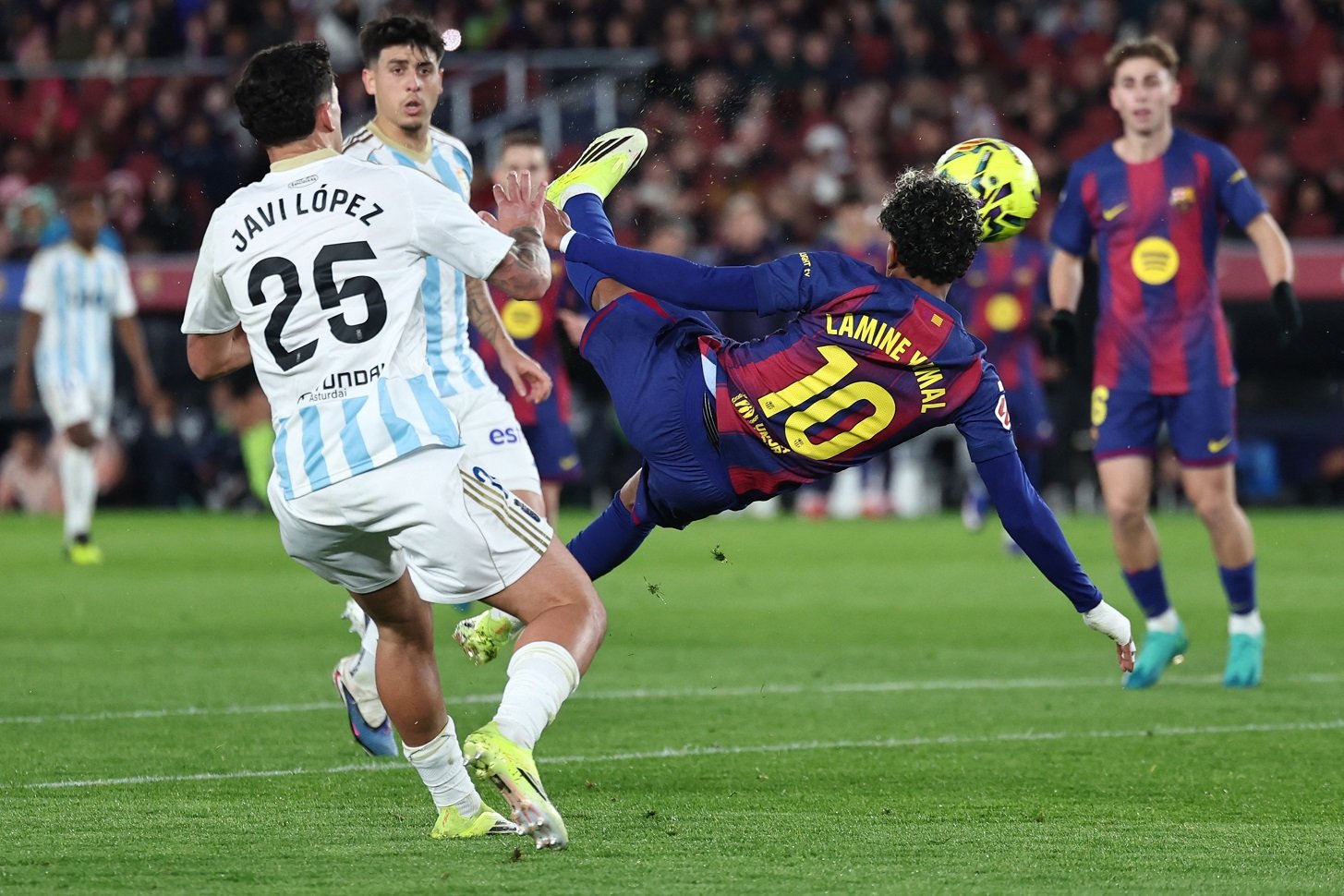 «استعد لمتابعة قمة الإثارة» قناة مباراة برشلونة وإلتشي ومواقع مشاهدة الدوري الإسباني