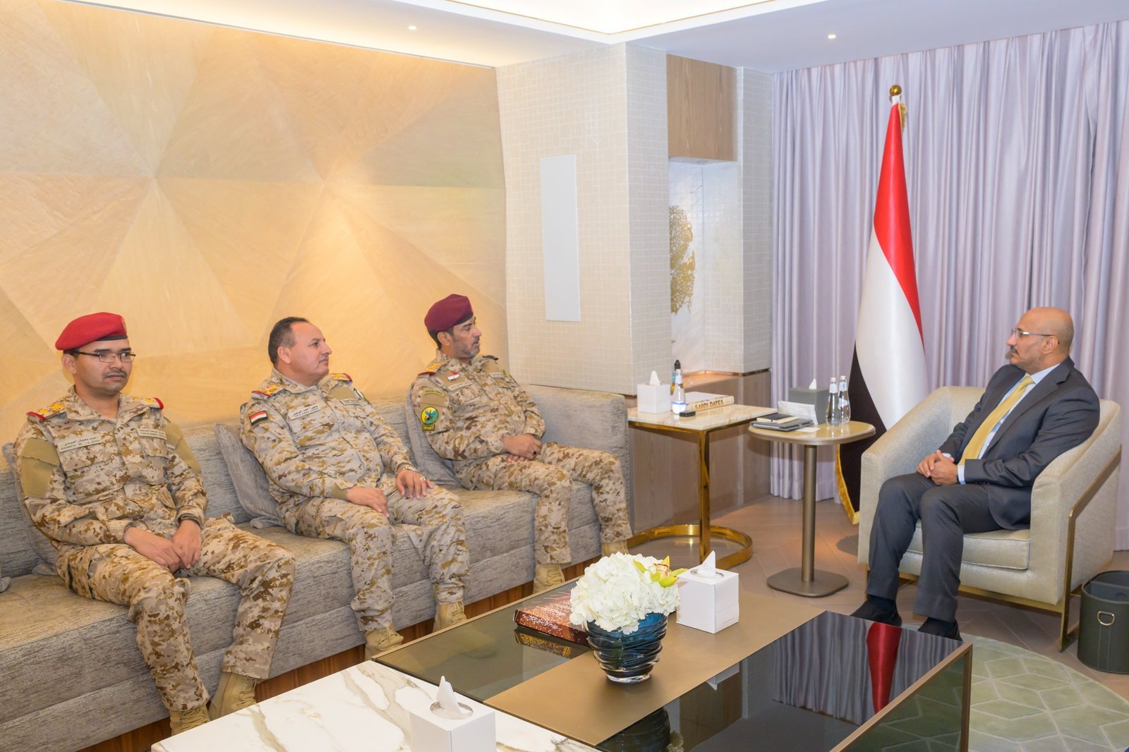 «استعراض جاهزية القوات المسلحة من قبل طارق صالح ورئيس هيئة الأركان»