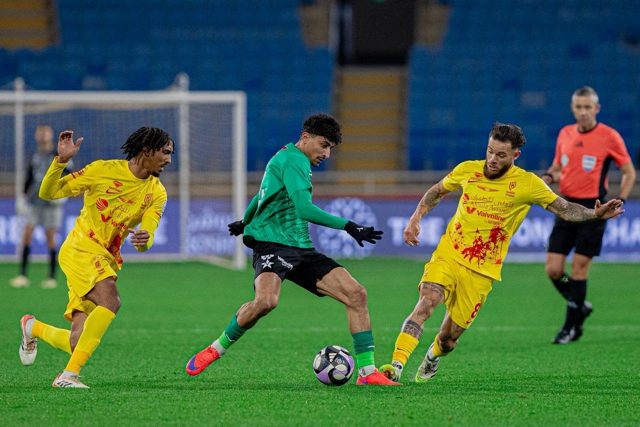 «القادسية يحقق فوزاً ساحقاً على النجمة بثلاثية في دوري روشن»