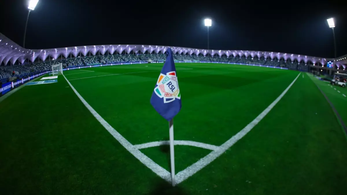 «حُكم أجانب يديرون مباريات الخميس الحاسمة في دوري روشن» تعرف على الأسماء والقرارات المثيرة!