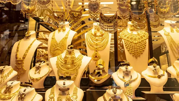 «زيادة الطلب تفوق قدرة المصانع» شعبة الذهب تؤكد استمرار البيع رغم الضغوط