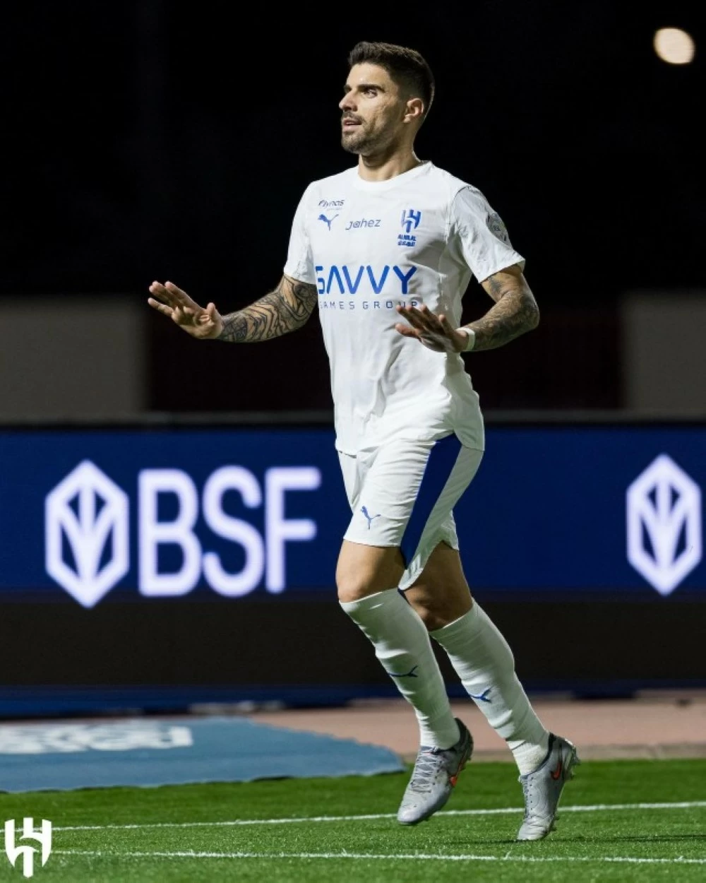 «صراع الإثارة في الجولة المقبلة: الهلال يلتقي الفيحاء والقادسية يواجه التعاون في مواجهة حاسمة مع الاتحاد والحزم»