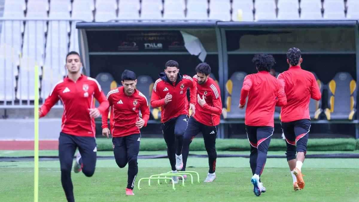 «صفقة تبادلية مثيرة في الأفق» بيراميدز يخطط لضم نجم الأهلي المصري خلال فترة الانتقالات الشتوية