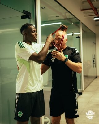 «عودة الأمان» استقبال حافل لـ”ميندي” في الأهلي