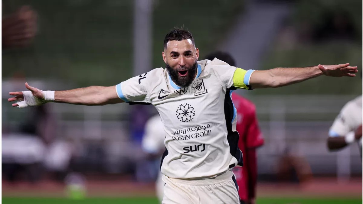 «غضب وتمرد في الاتحاد» غياب بنزيما عن مواجهة الفتح في دوري روشن يثير التساؤلات