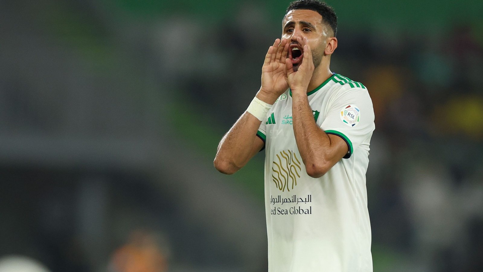 «محرز يكشف عن اللاعب الذي يتفوق عليه في مهارة التحكم بالكرة»