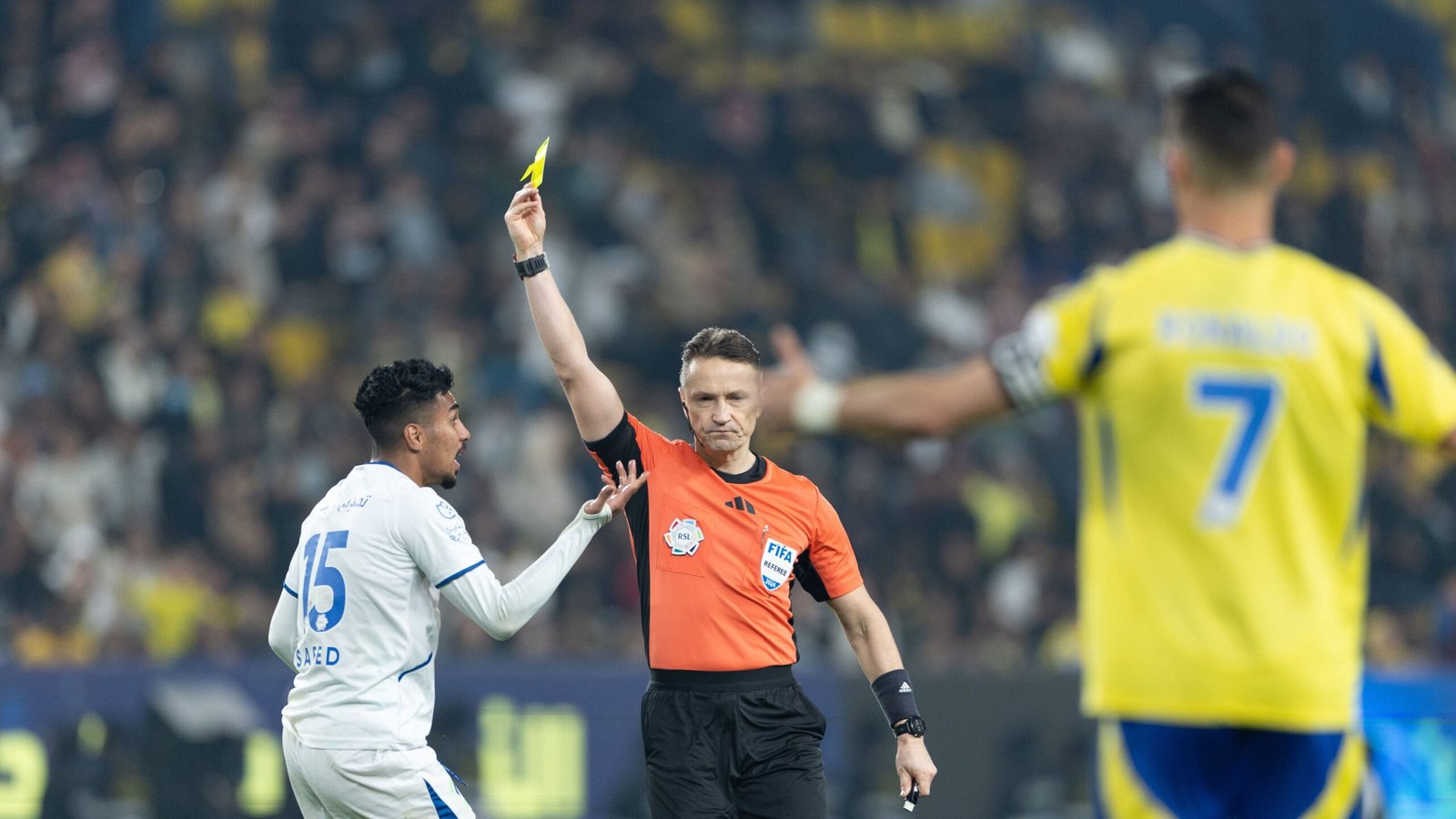 «نجم الفتح يستنكر مطالبة مشجع هلالي بعدم الانتقال للزعيم»