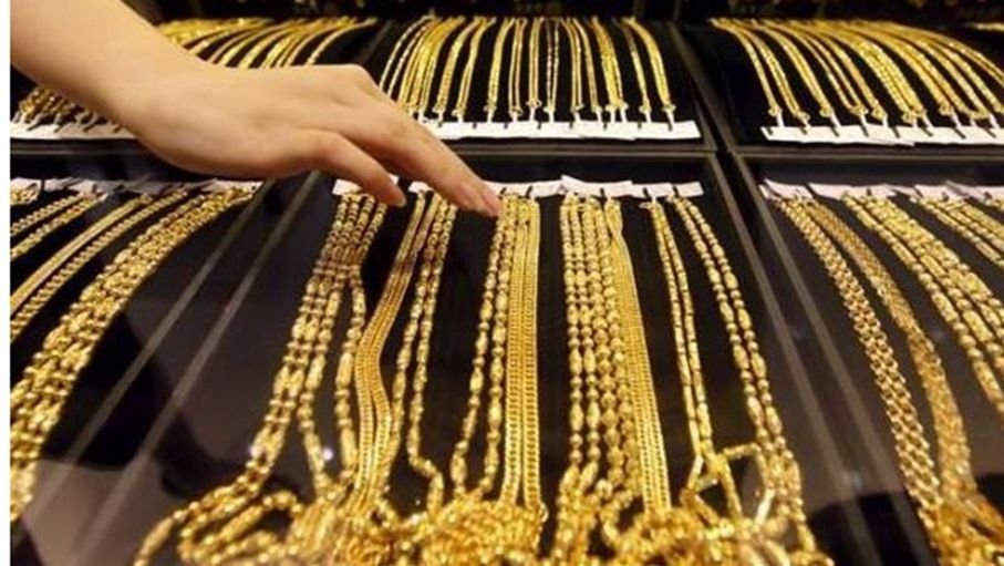 «أسعار الذهب تتألق: 102 دينار لغرام الذهب عيار 21 في السوق المحلية»