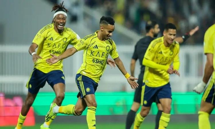 «أهلاً بالنجوم» النصر يواجه الرياض في مباراة حاسمة ضمن دوري روشن