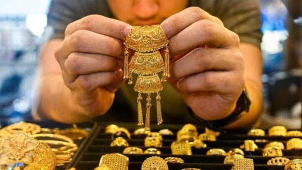 «ارتفاع غير متوقع في سعر جرام الذهب عيار 21» سوق الذهب يشهد تقلبات حادة اليوم الأربعاء 4-2-2026