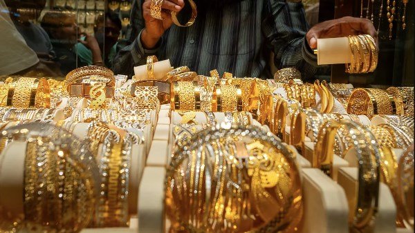 «استقرار أسعار الذهب في منتصف تعاملات 15 فبراير 2026 مع ارتفاع جديد بقيمة 10 جنيهات»