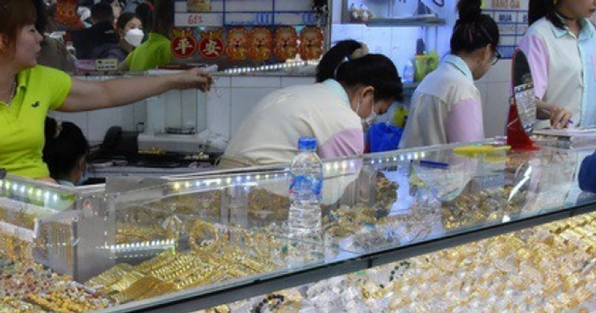 «استقرار سعر الذهب عند 179000-181000 دونغ فيتنامي مع تثبيت أسعار SJC»