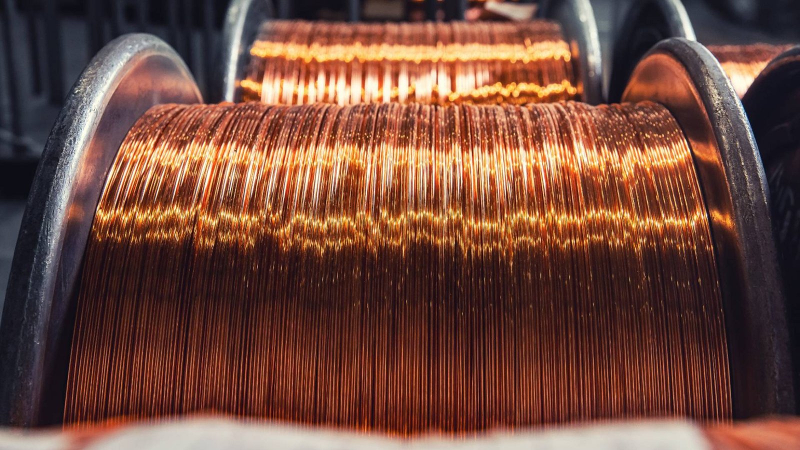 استمرار المكاسب في أسواق المعادن الثمينة بقيادة النحاس والفضة بينما يتراجع الذهب بعد ارتفاعاته الأخيرة